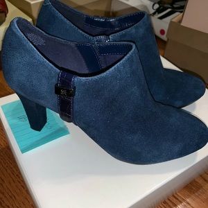 NIB Anne Klein Blue Heels Size 7.5